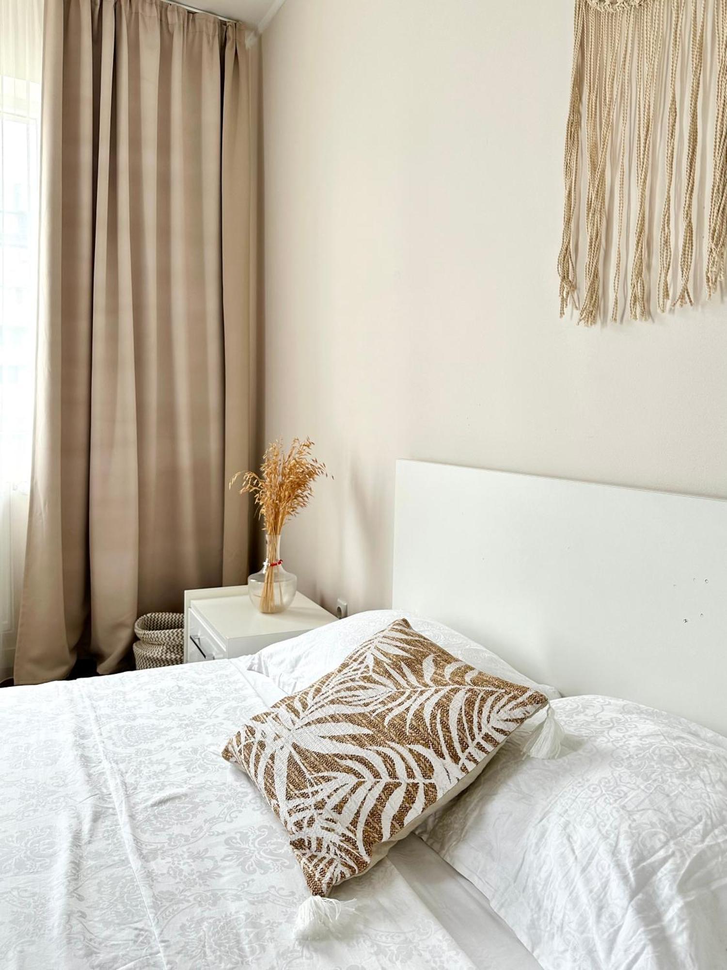 Moonlight Charming Shelter - Spacious, 180º Balcony View 拉迪亚 外观 照片